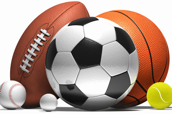 et nærbilde av en ball og en racket